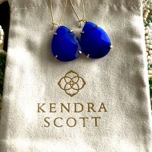 Kendra Scott lever back earrings